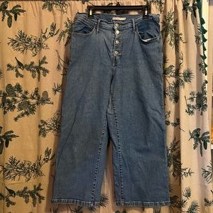 Levi cropped wide leg jean